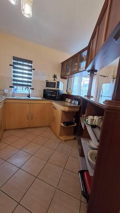 Sunshine Luxurious Villa:4 Mins Walk From Beach Flic-en-Flacq Buitenkant foto