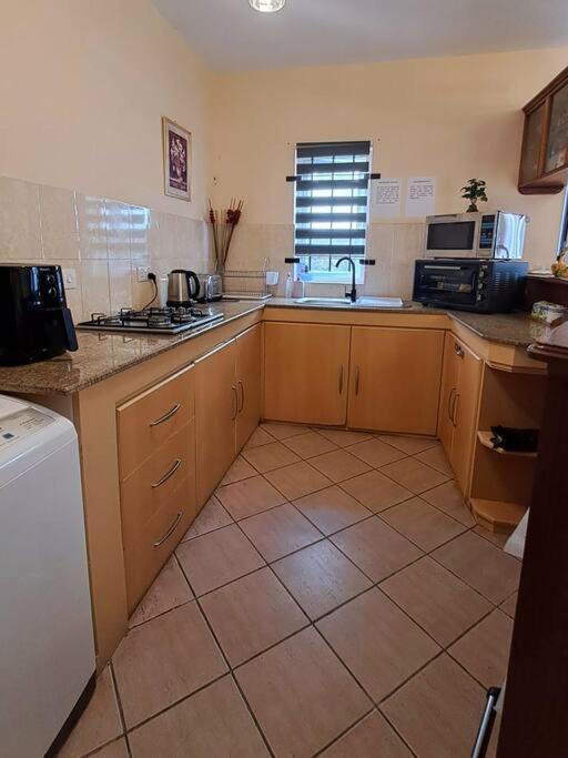 Sunshine Luxurious Villa:4 Mins Walk From Beach Flic-en-Flacq Buitenkant foto